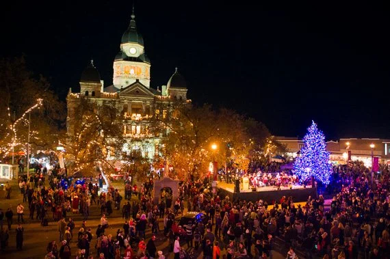 15_721_dentonholidaylight28a_embed.jpg