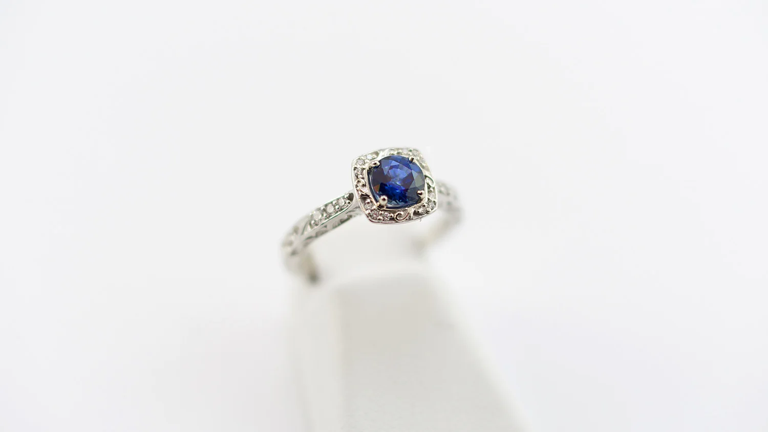 ring-saphire.jpg