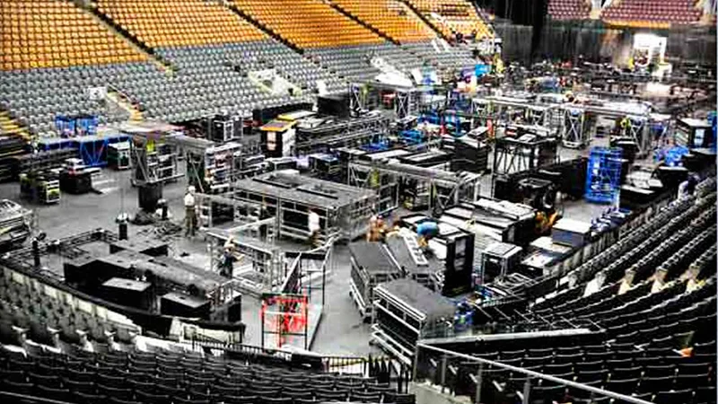 the-wall-tour-stage-build.jpg