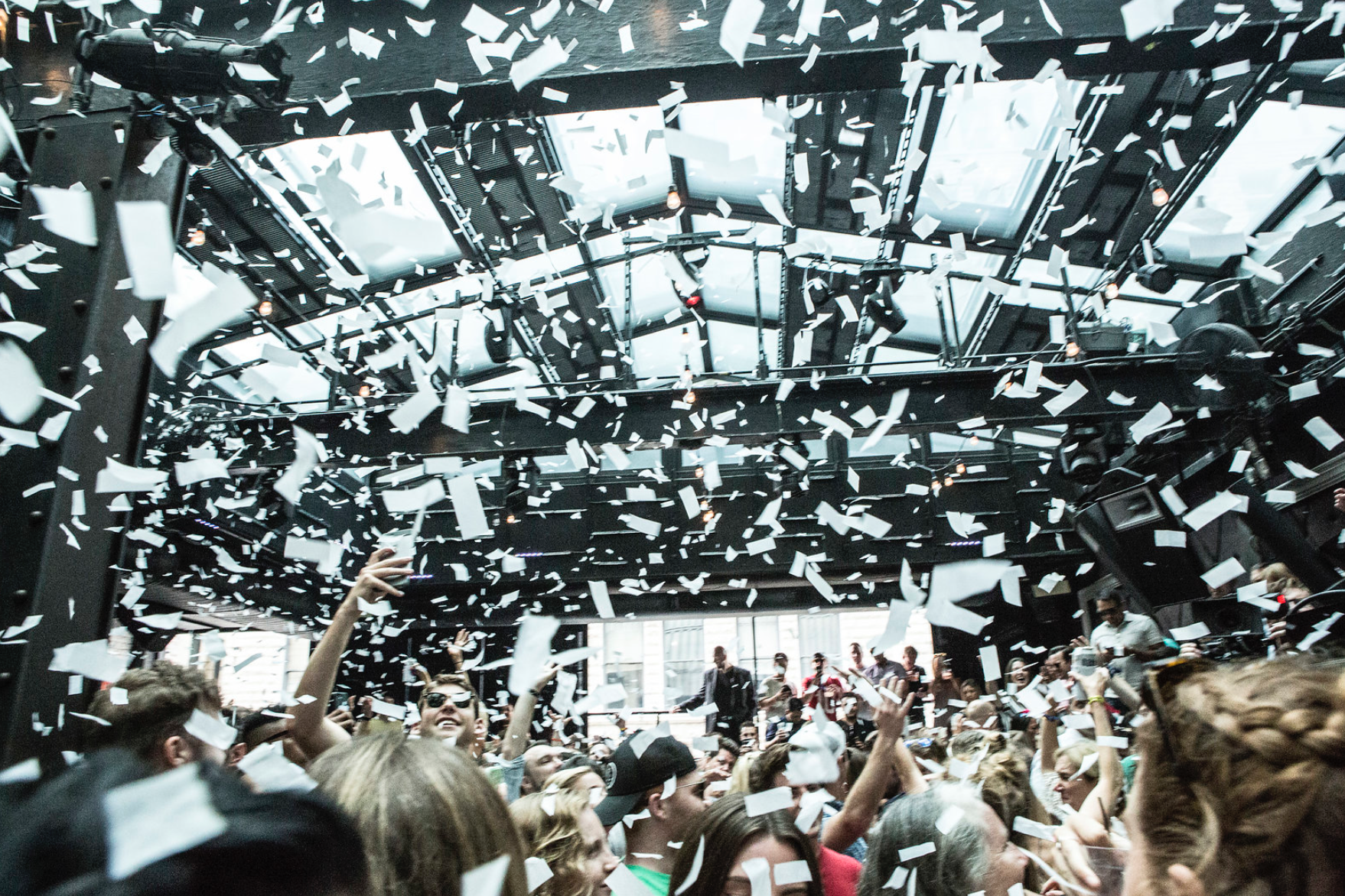 confetti-falling-at-DJ-event.jpg