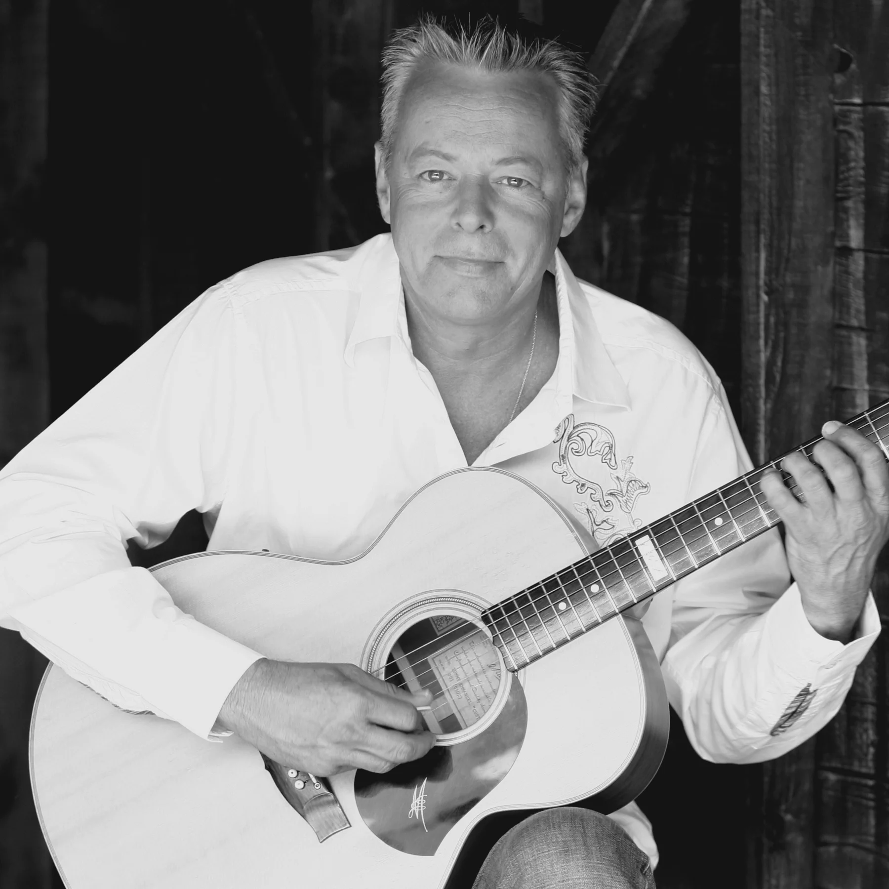 Tommy Emmanuel Headshot.jpg
