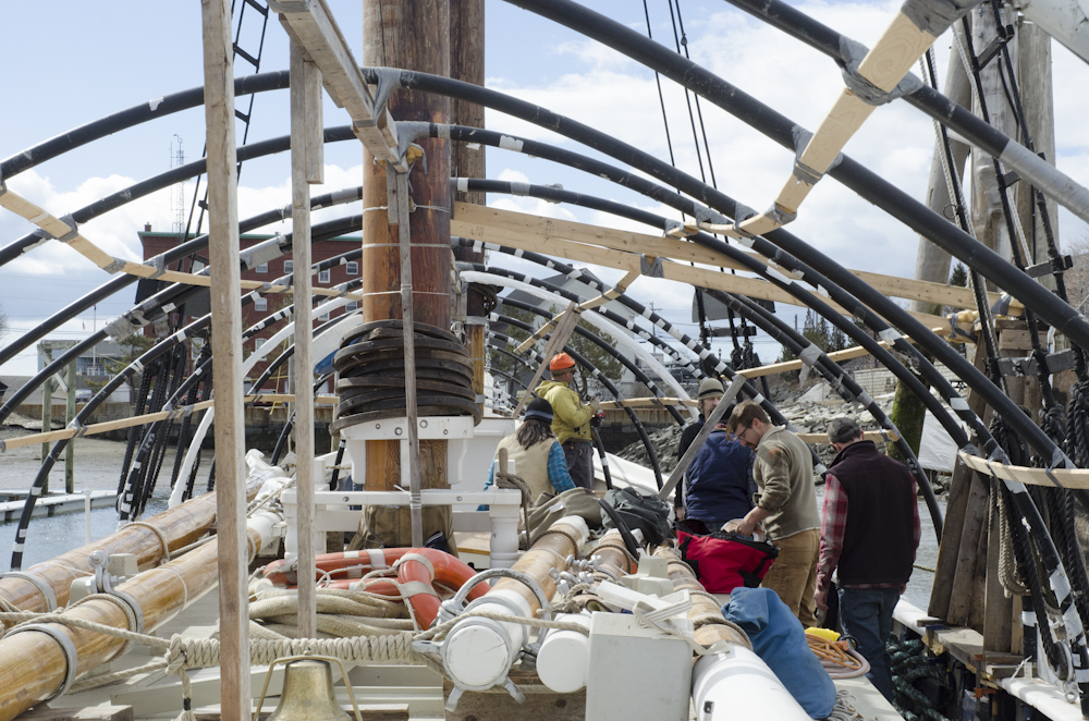 Maine DaySail crew and J&amp;E Riggin alike&nbsp;all hurry to take the cover off. We didn't want to miss the tide!