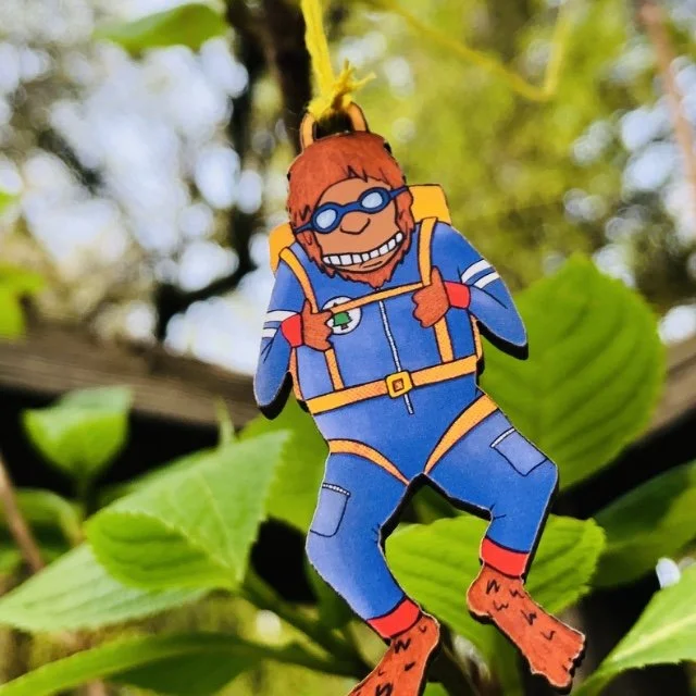 Parachutin Squatch in Tree.JPG