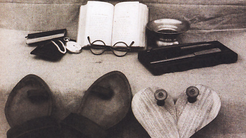 Think before you renovate: 9 reasons why you do not need more storage. www.thoughtsonwhatmatters.com Photo: Gandhi's possessions on his death 