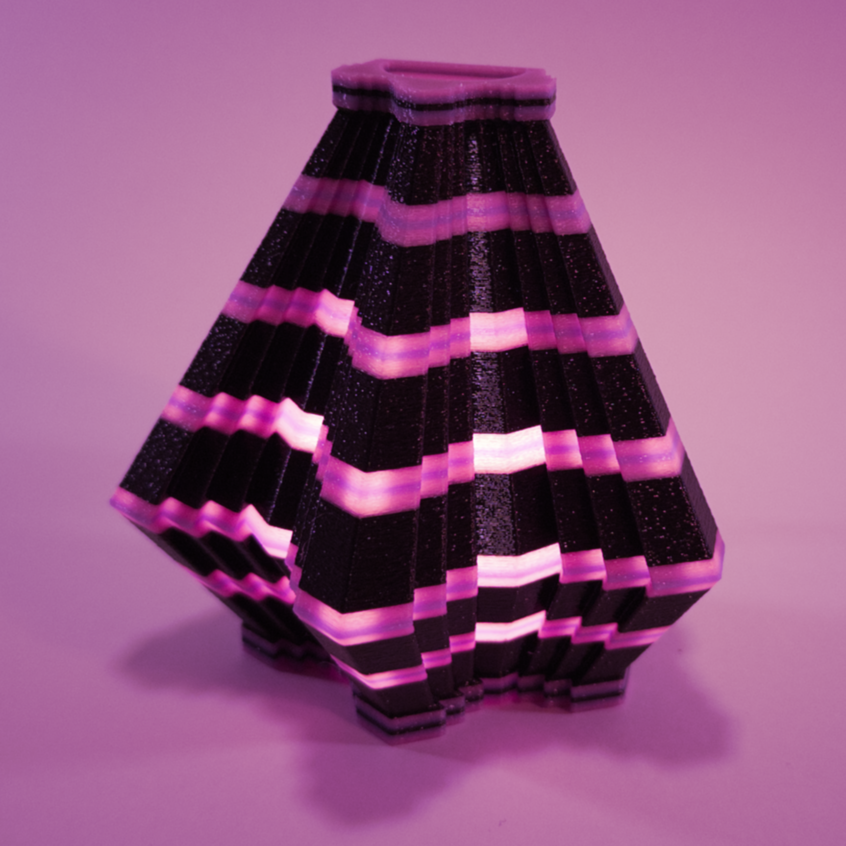 NL Facets Single black pink.png