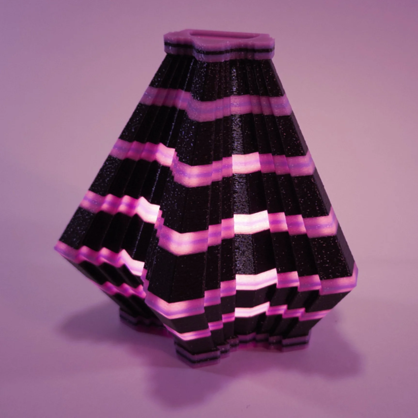 Single Facets night light in black and pink, lit up