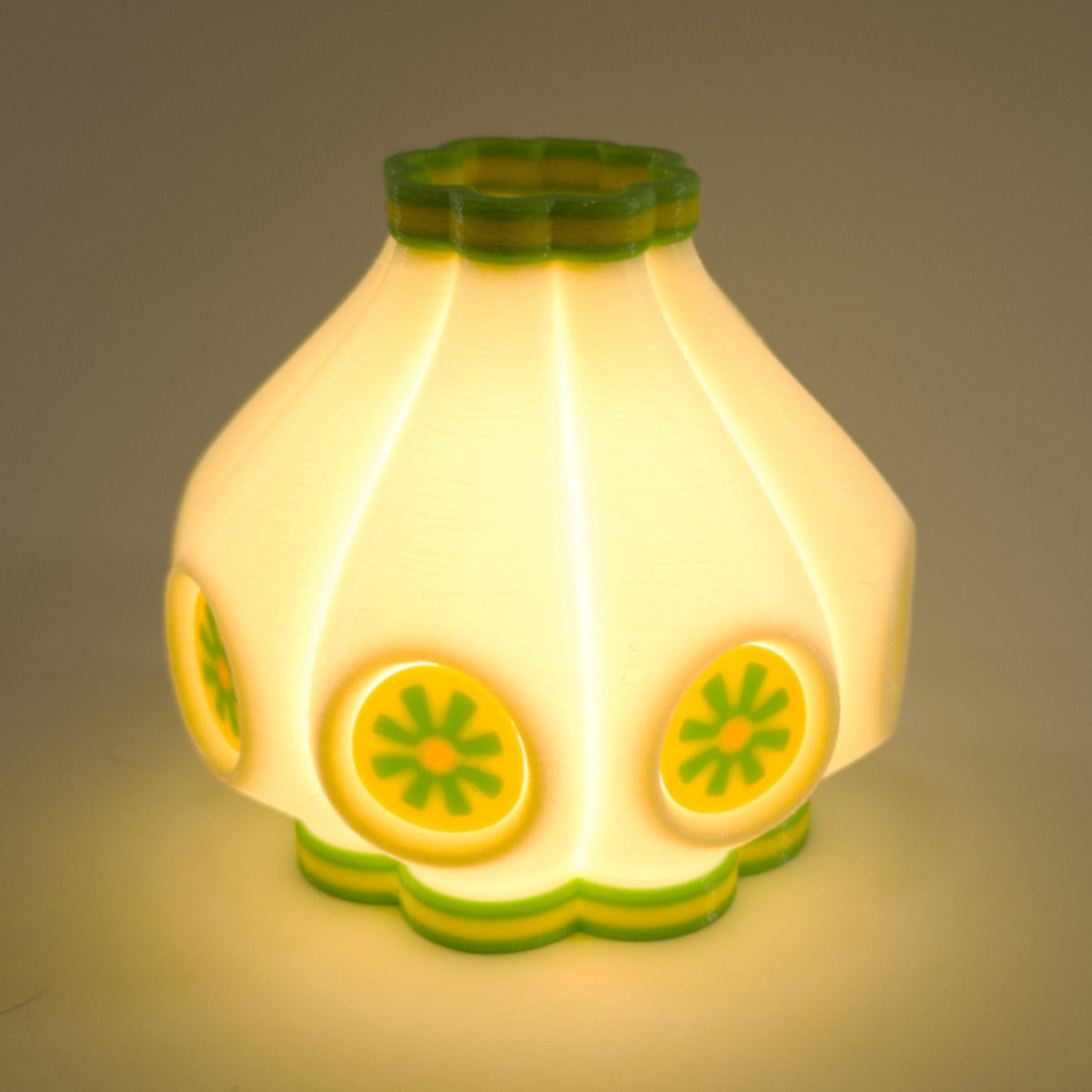 Single Garlic night light in citrus colors, lit up
