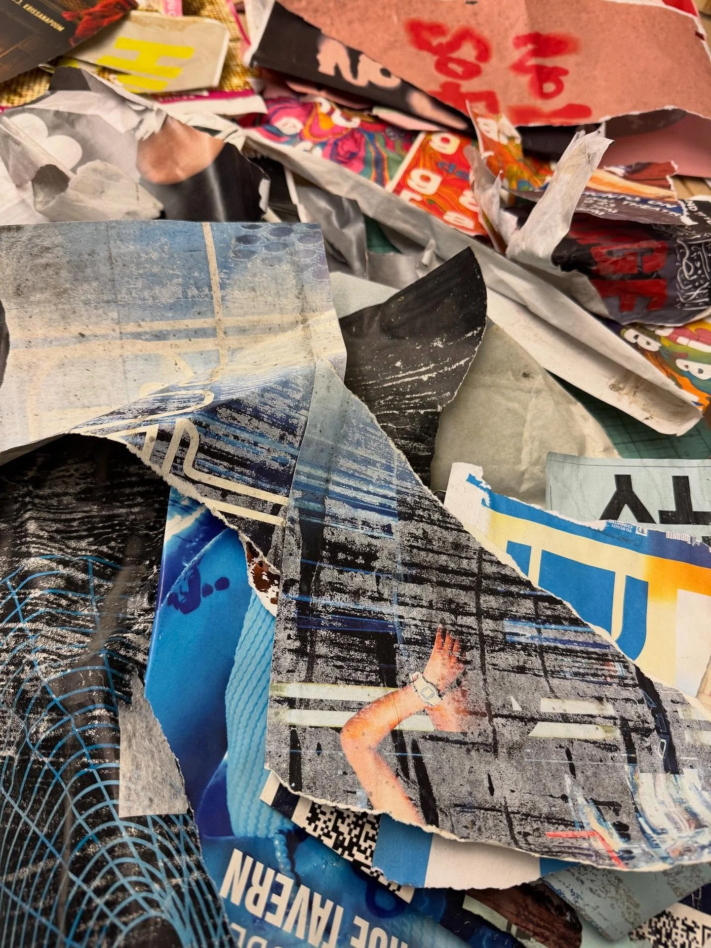 Just back from Toronto for Thanksgiving and as I unpack what should have been some new fall fashions from my favourite shops,π
… ended instead with this pile of fresh studio material harvested from the streets of Toronto! Oh how a little trip