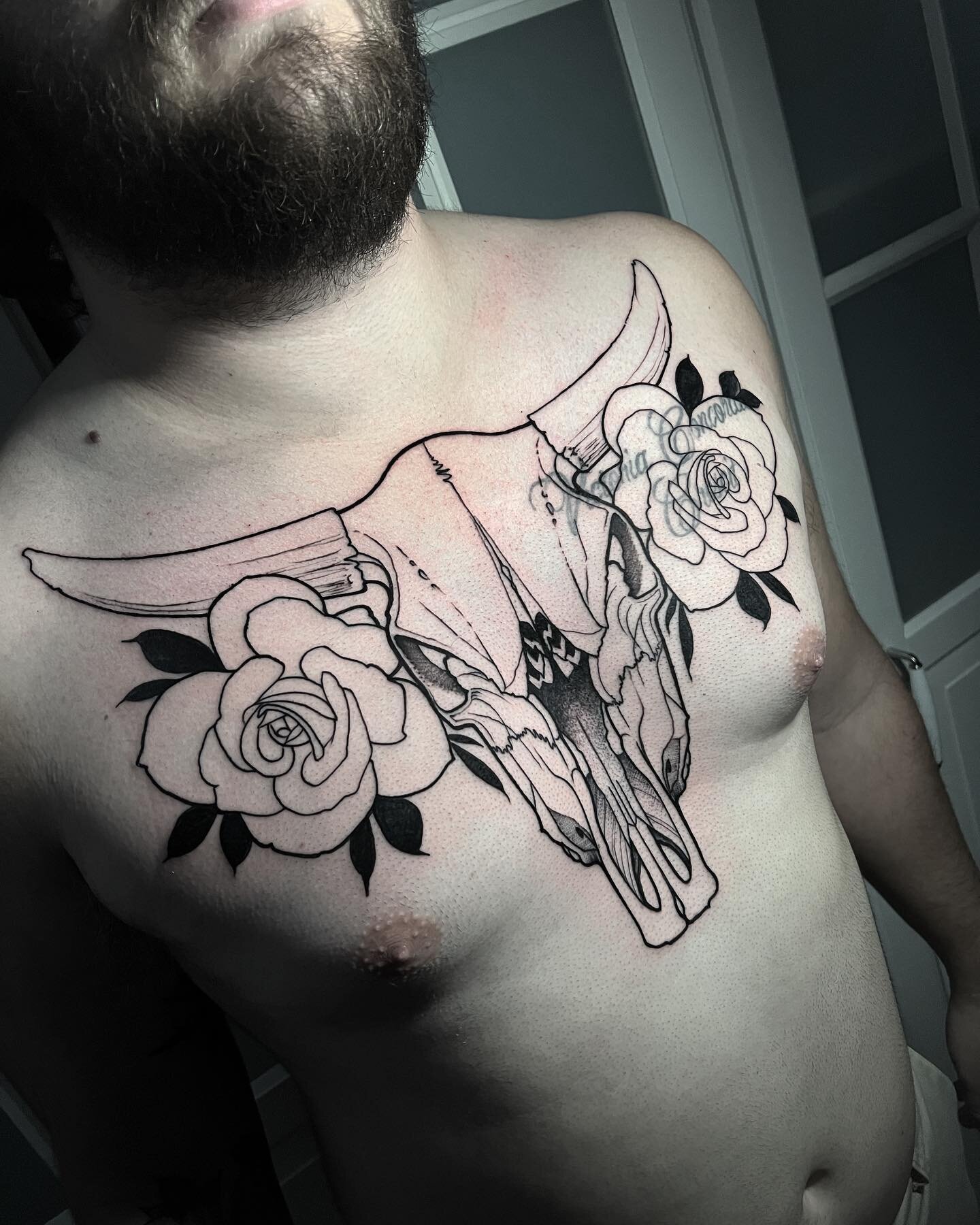 Bull chest piece I started today! Skulls are the best to tattoo!!✌🏻

DMTATTOOS.COM 

#bullskull #floraltattoo #blackwork #rebelmusetattoo #texastattoos #dallastattooartist #sobertattooartist