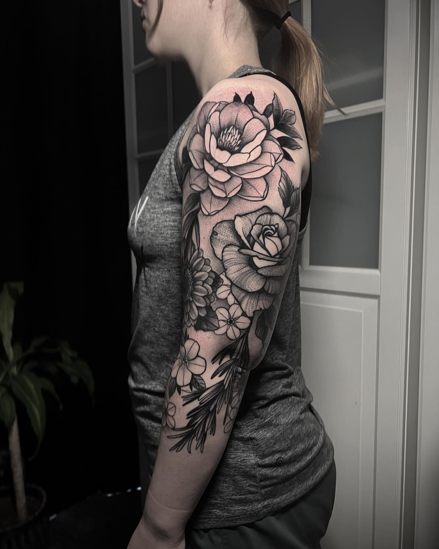 Floral sleeve I just finished up!! ✌🏻

DMTATTOOS.COM

#floraltattoo #flowers #blackworktattoo #rebelmusetattoo #dallastattooartist #texastattooartist