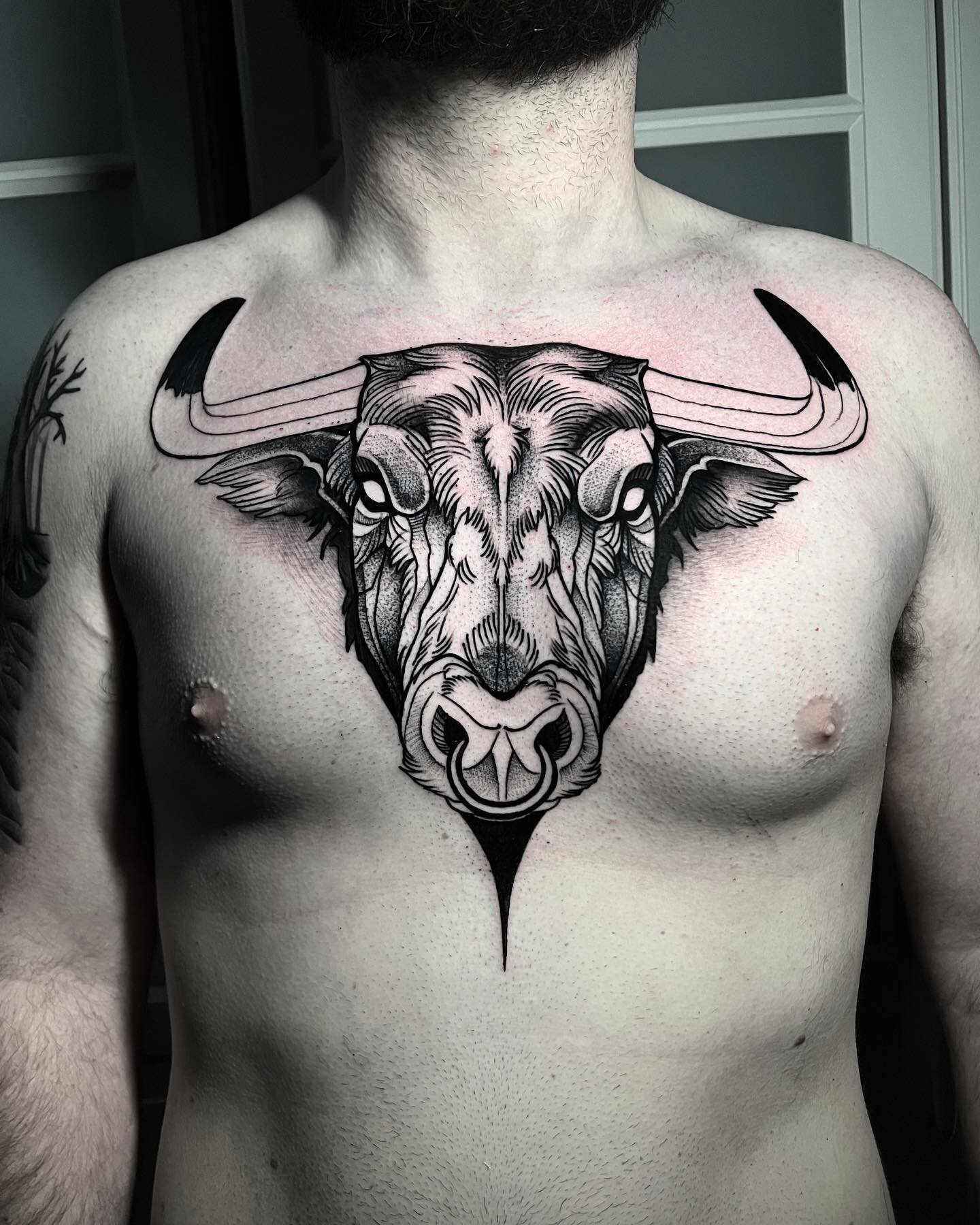 Bull on the chest today!! Looking forward to finishing next time! 

DMTATTOOS.COM

#bull #bulltattoo #blackwork #blackworktattoo #blackworkerssubmission #rebelmusetattoo #dallastattooartist #texastattooartist