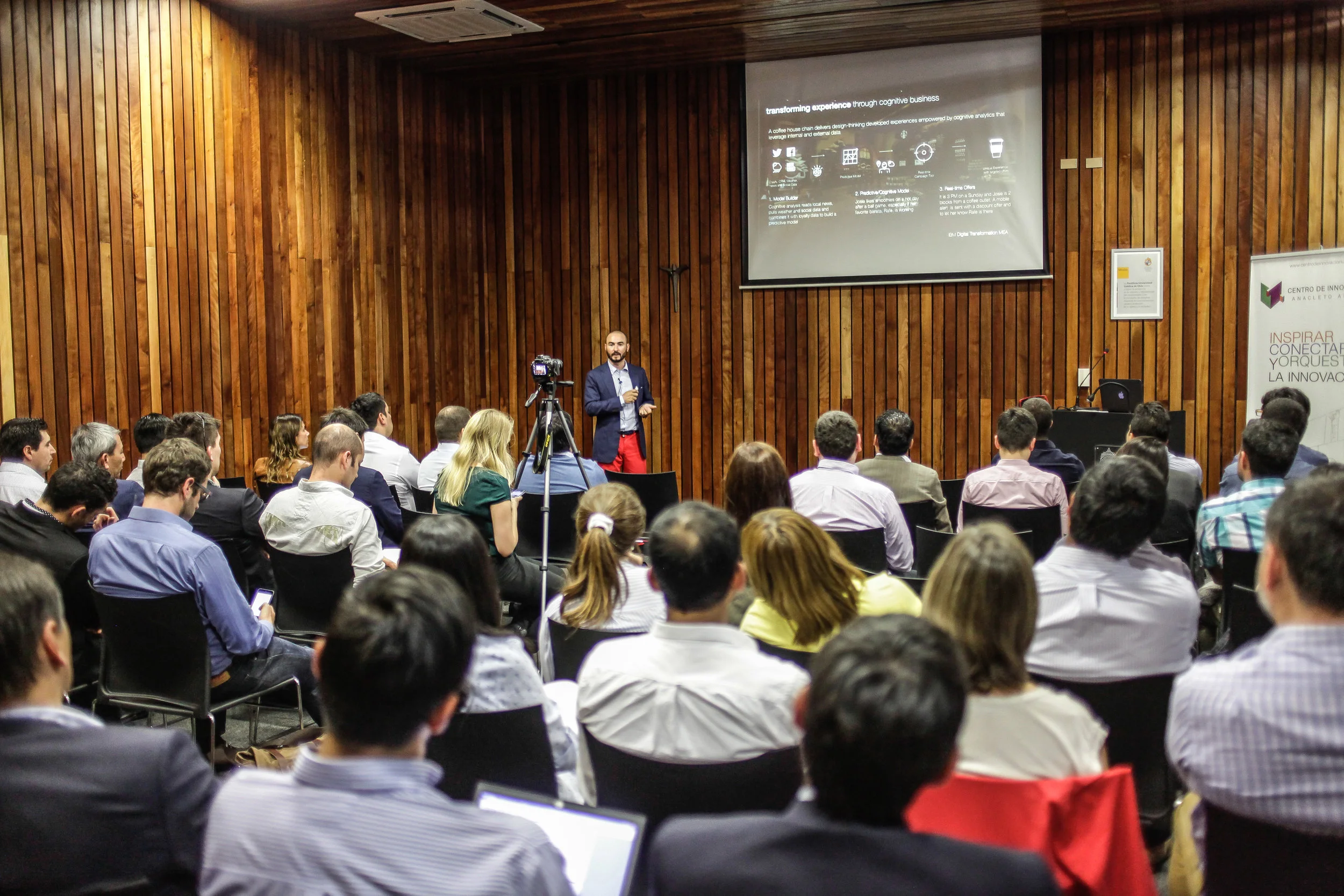 Experto chileno Juan José de la Torre analiza la transformación digital en el Centro de Innovación UC