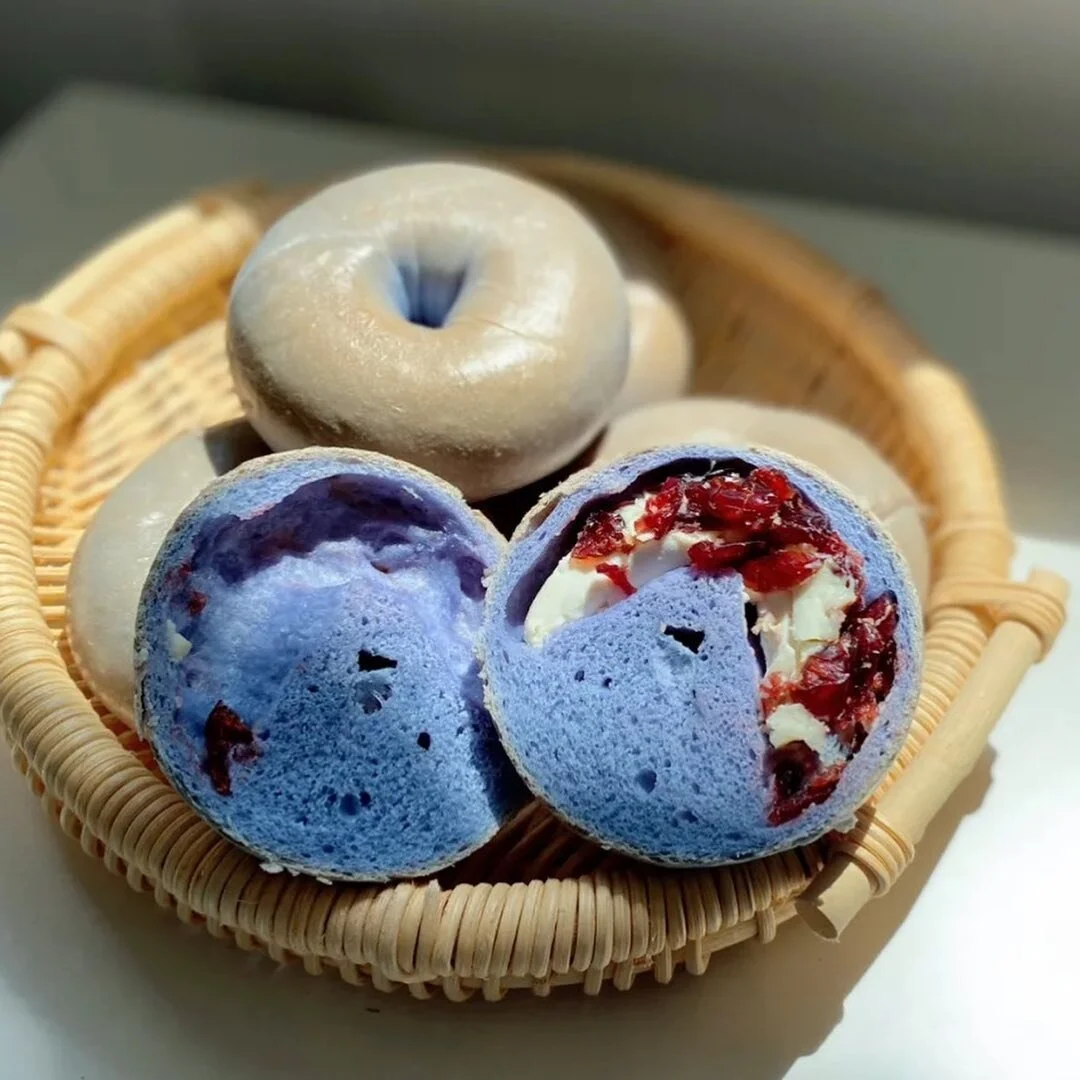 Butterfly Pea Flower Bagel with Raspberry Cream Cheese 蝶豆花覆盆子乳酪貝果 🦋🥯🧀