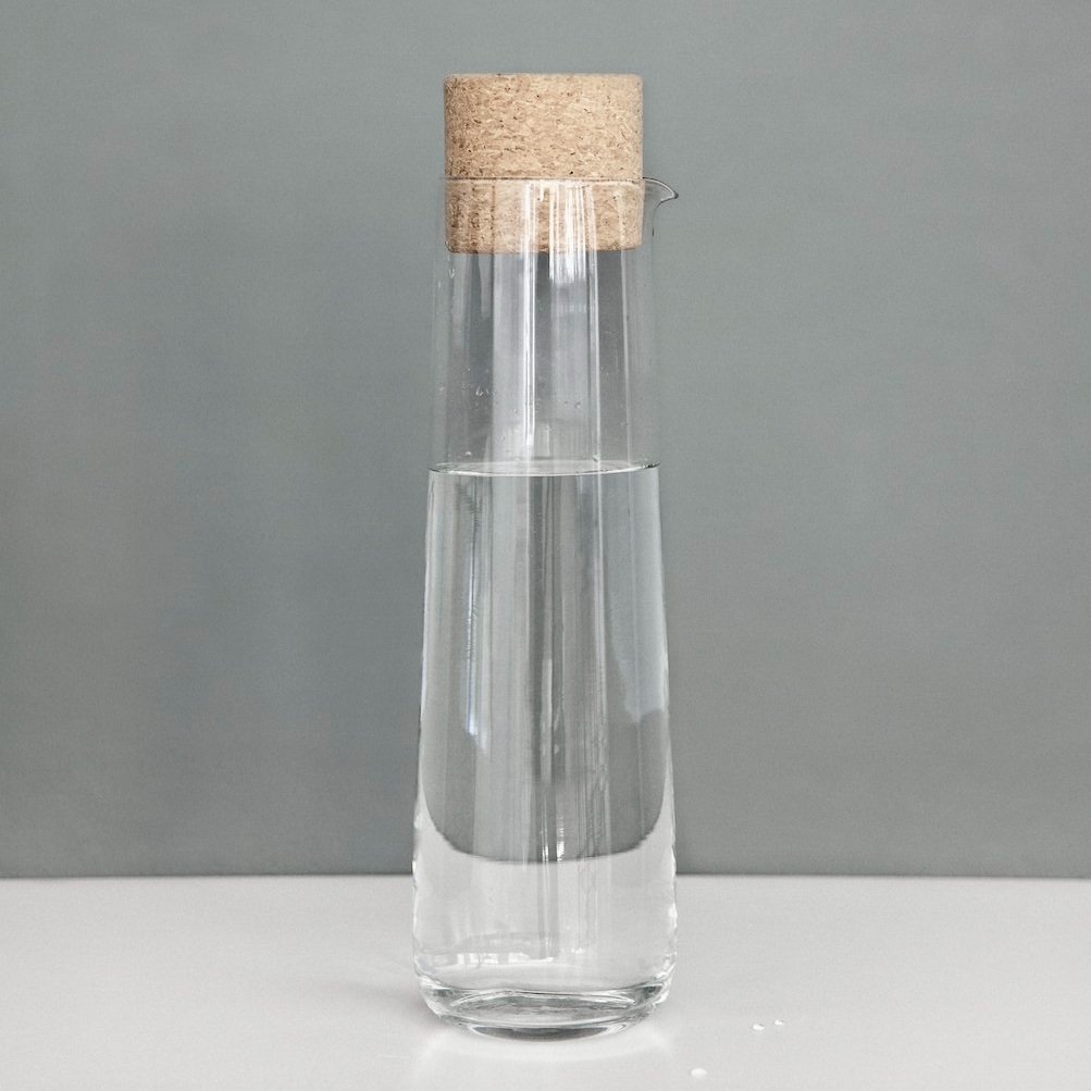 Water+Carafe+w.+Cork+Lid_Location_NORM+Kopie.jpg