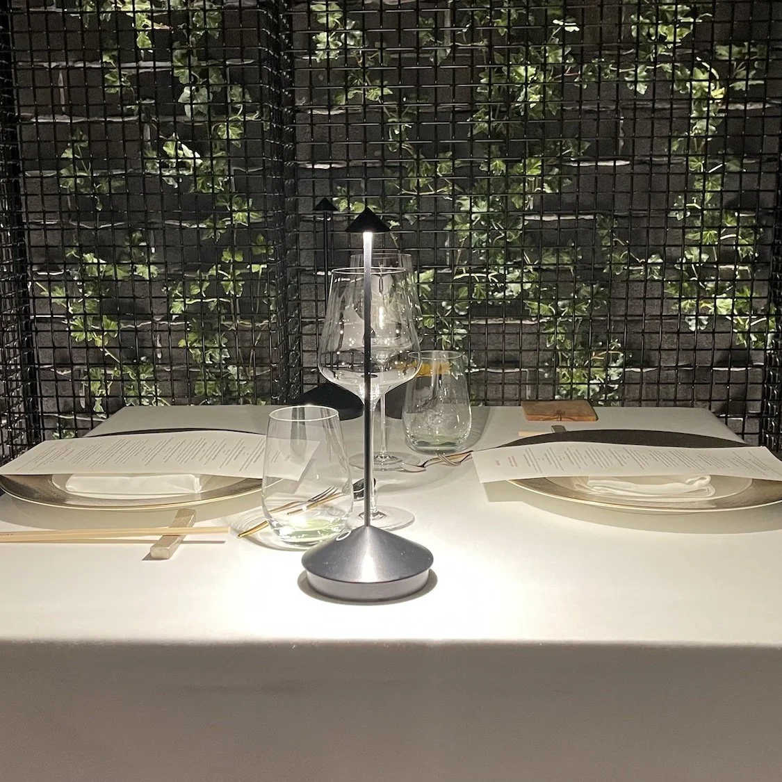 Zafferano aufladbare Tischleuchte Pina - fast unsichtbar