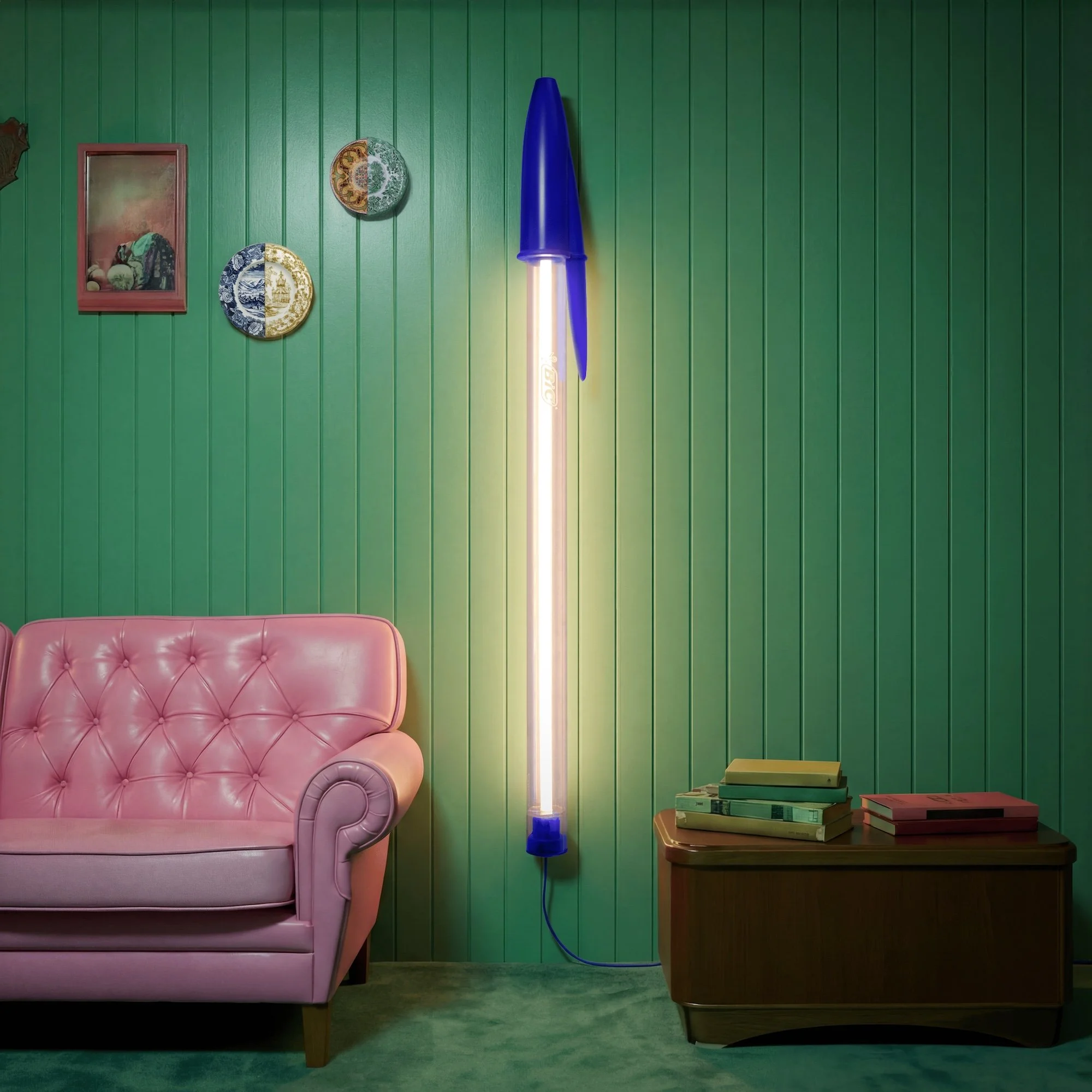 BIC-LEUCHTE-INTERIOR-BLau-wand.jpg