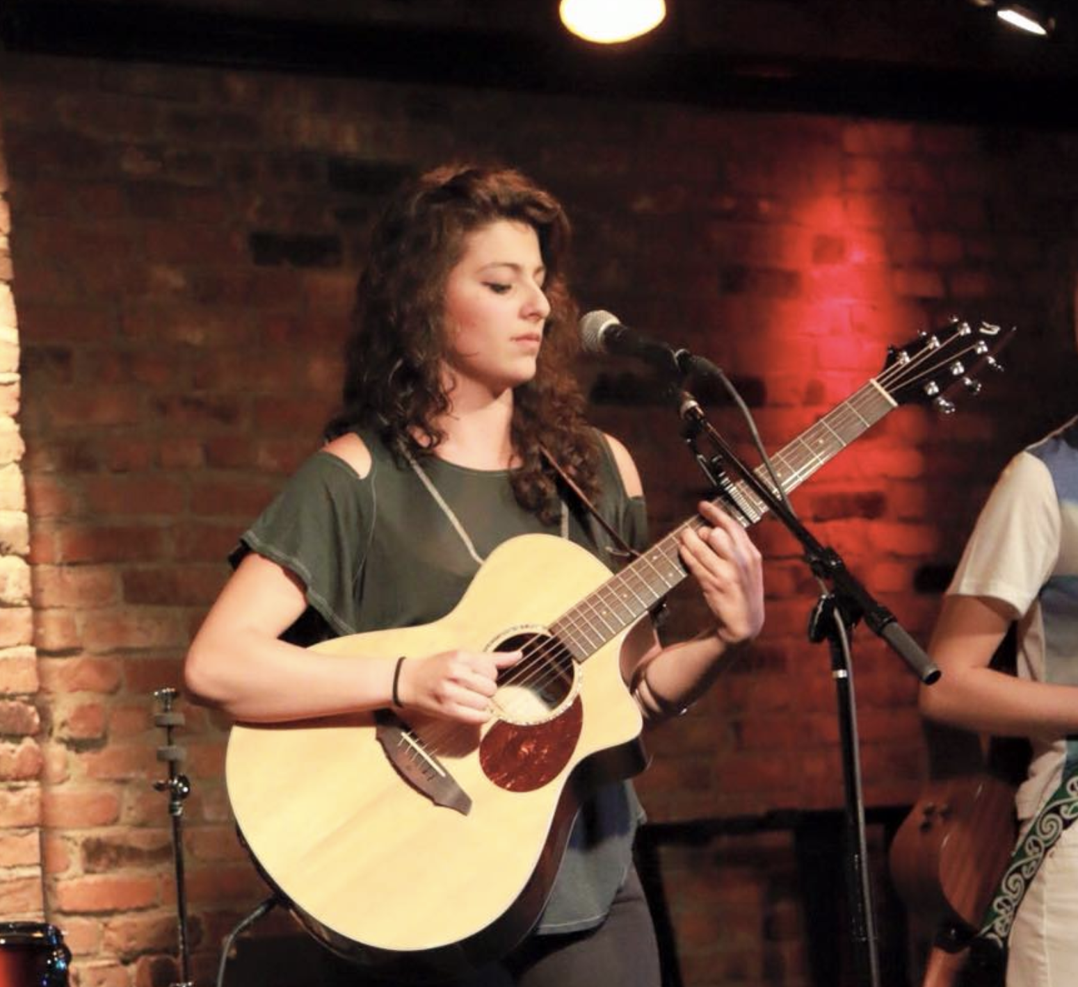 Melis Aker live at The Bitter End, New York