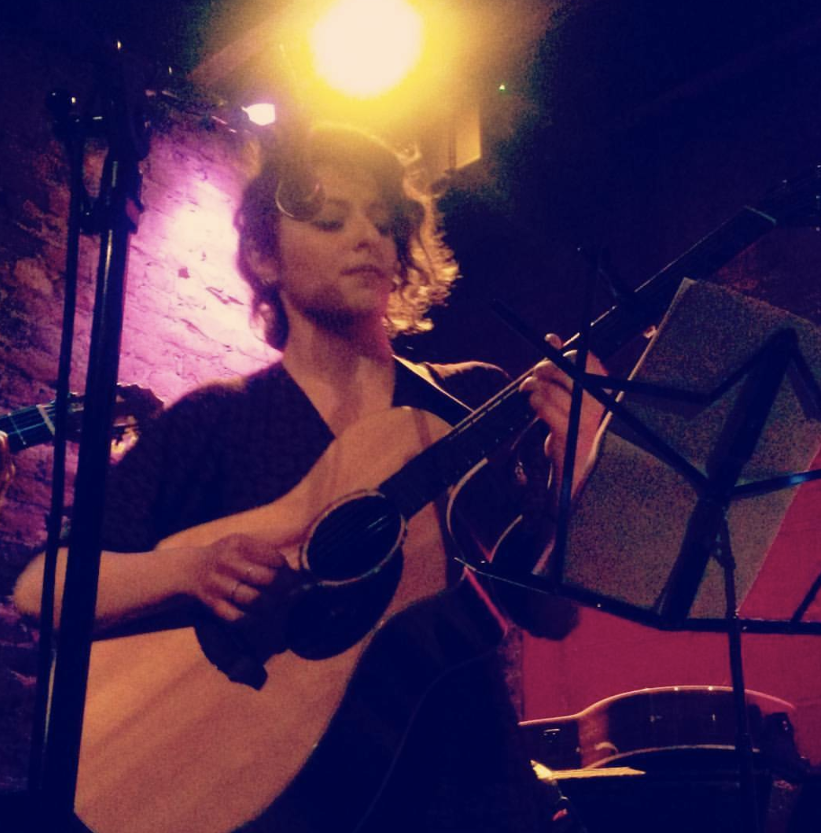 Melis Aker live at Rockwood Music Hall, Stage 1, New York