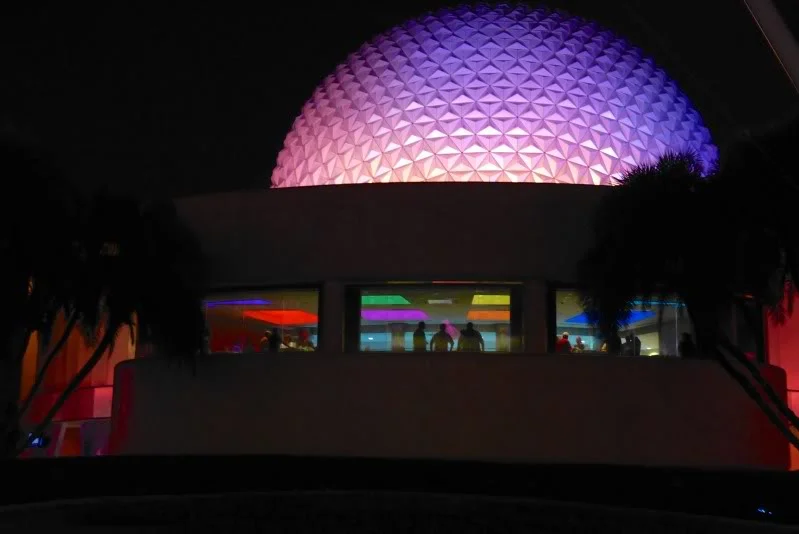 The lounge seen from Innoventions Plaza. Photo: http://www.disneyeveryday.com/