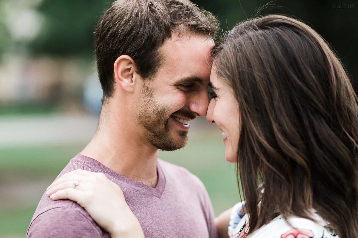 romantic-engagement-photos-in-orlando-1.jpg