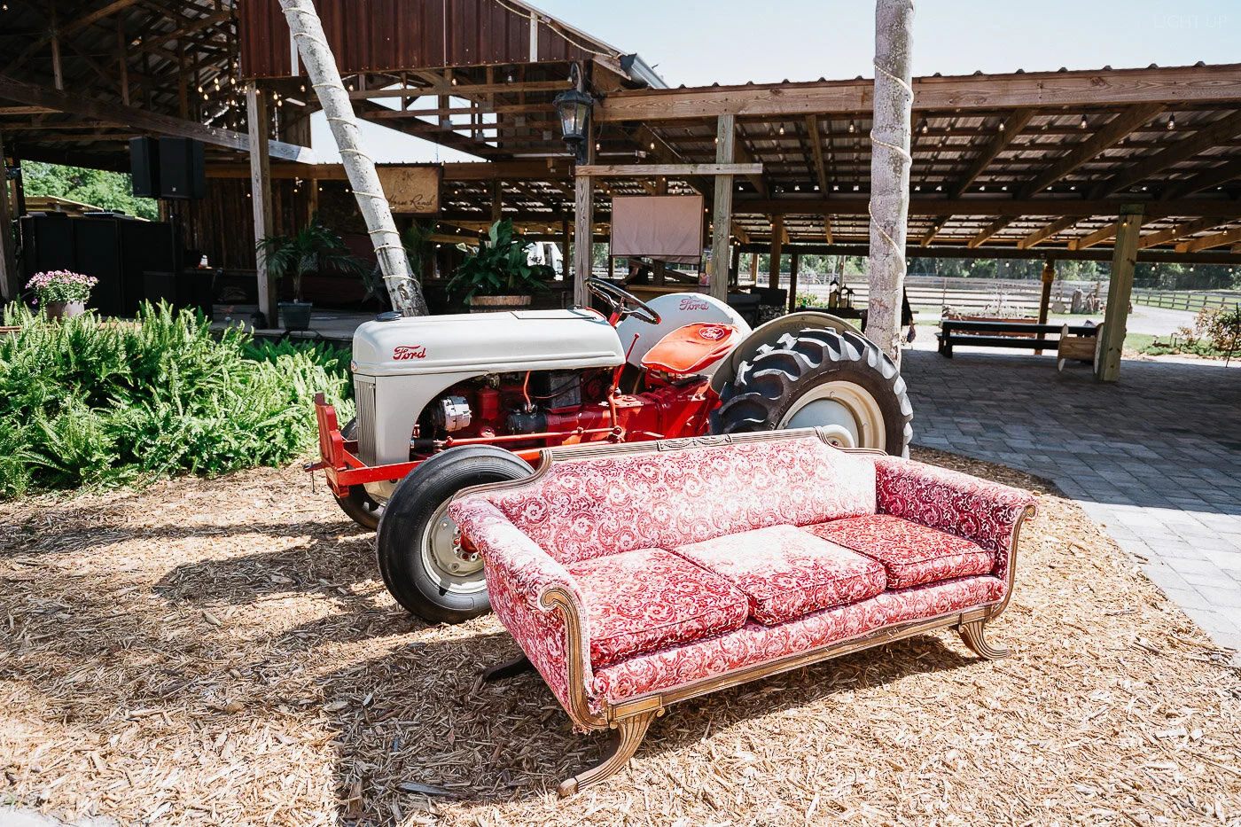 Lakeland-barn-wedding-at-white-horse-ranch-3.jpg