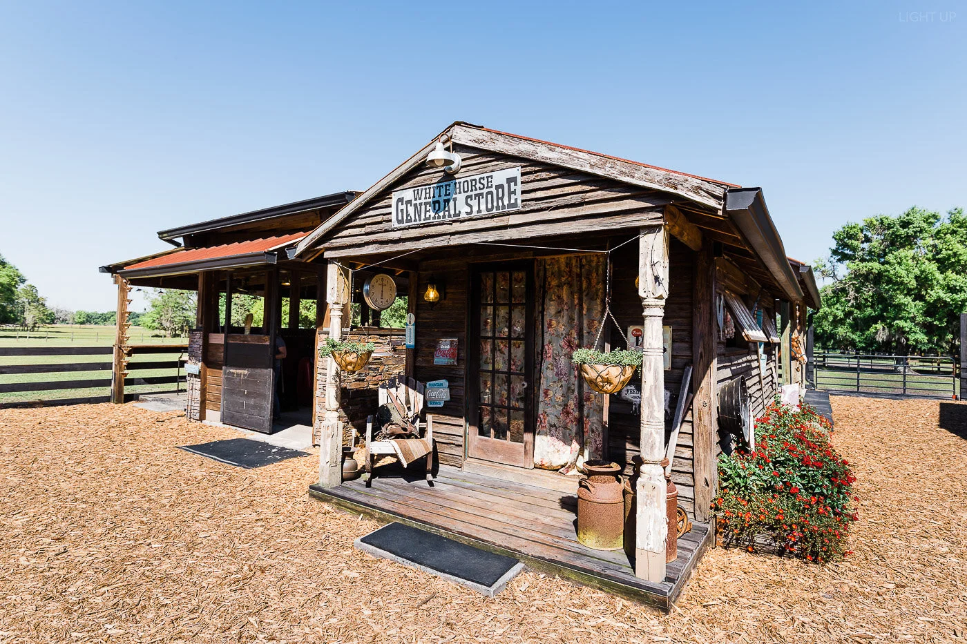 Lakeland-barn-wedding-at-white-horse-ranch-12.jpg