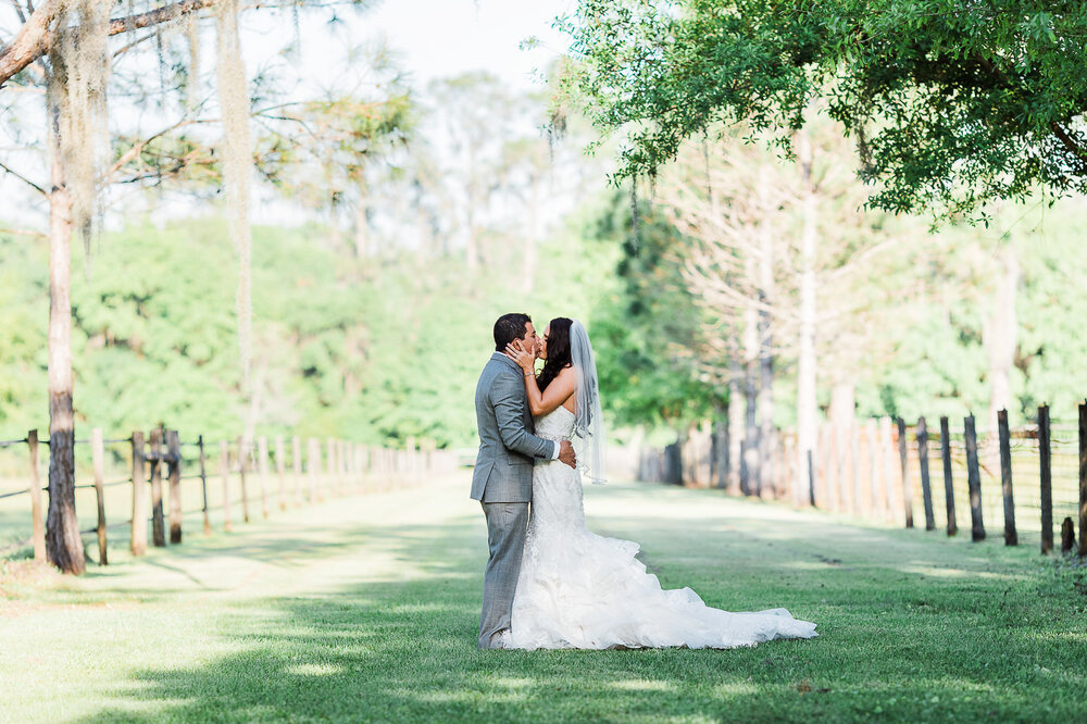 Lakeland-barn-wedding-at-white-horse-ranch-63.jpg