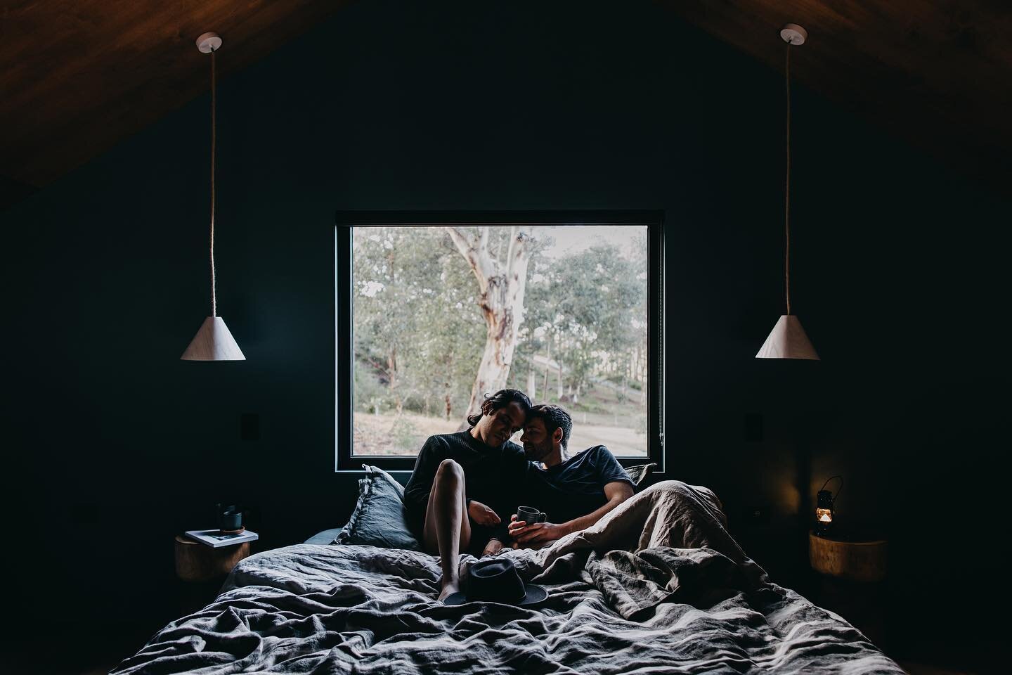 A Cozy winter couple retreat @stillwood.retreat. Surrounded by the gorgeous Karri tress scattered around Denmark and all the luxuries of the space we didn&rsquo;t even leave the property once. 

Kim and Jeff have poured all of their design magic and 