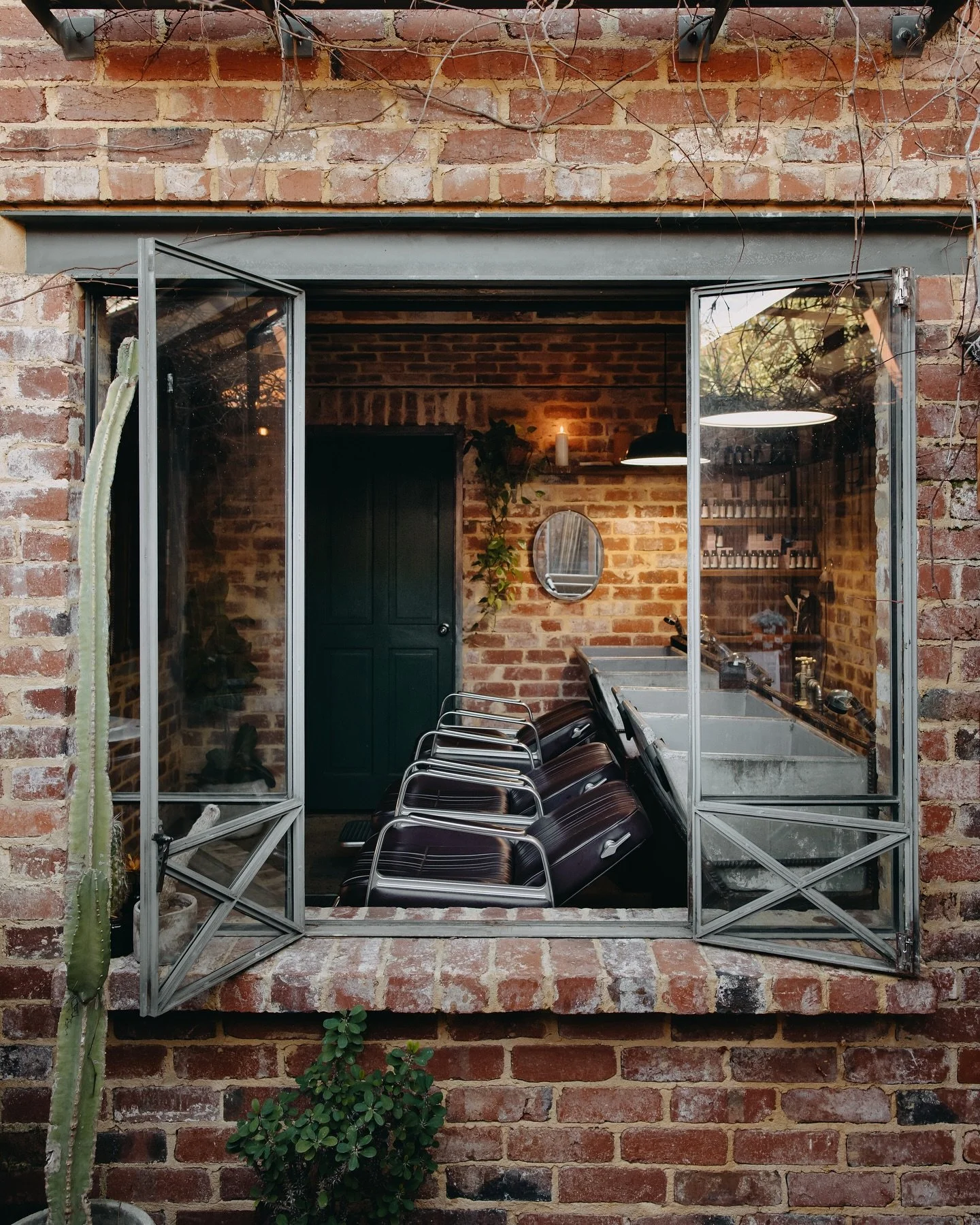 Some interior captures for my favourite salon @georgeandivyhair ✨. This is also where I get my hair cut. 

Sustainability is at the core of everything they do and the salon is filled with so much authentic character. The building is a Klopper buildin
