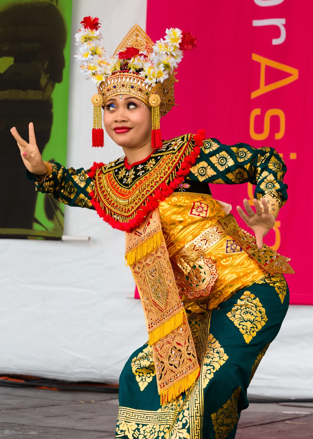 Nusantara+Indonesian+dance+troup.jpg