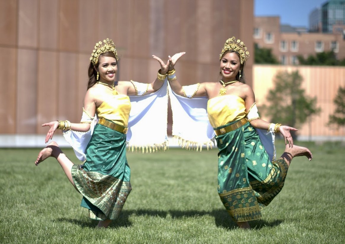 Iowa Lao Natasinh Dance