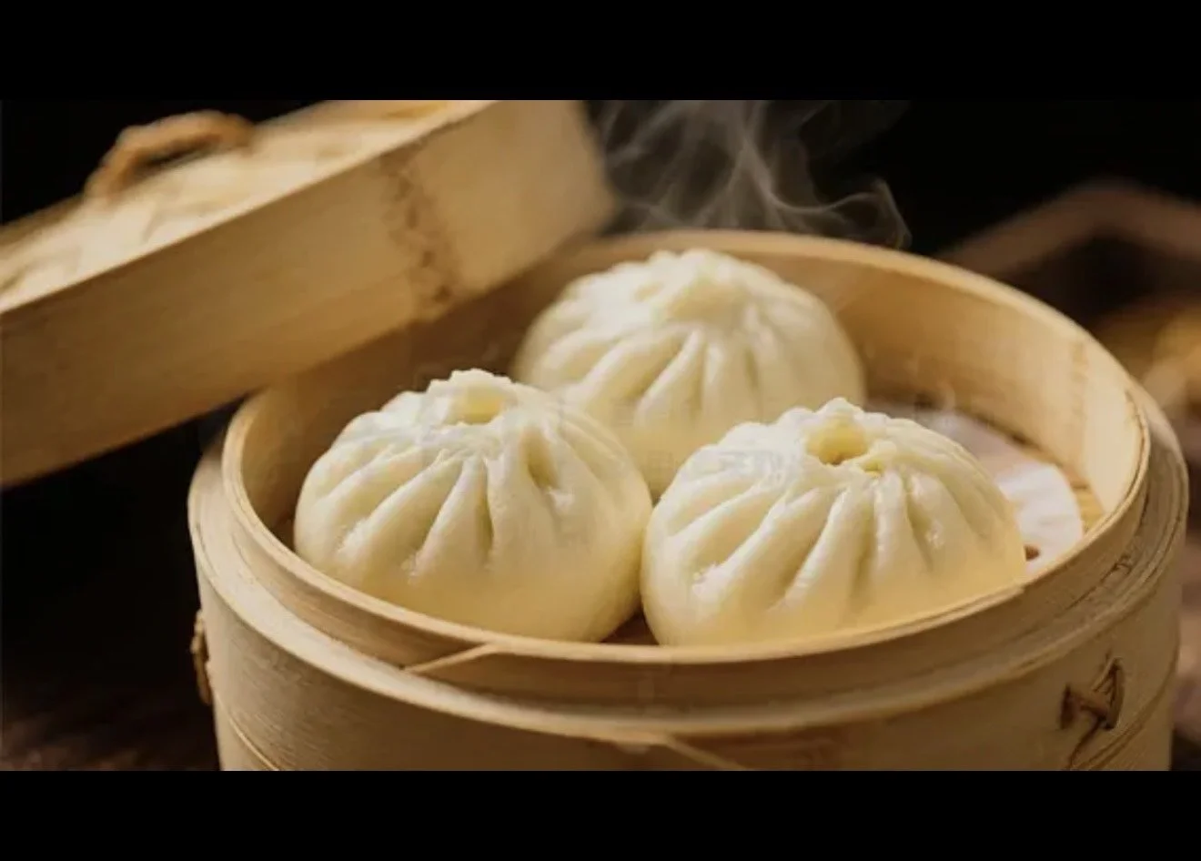 Chinese Steamed Pork &amp; Onion Bun (Baozi)