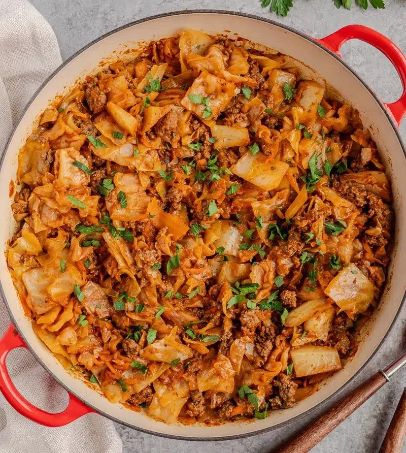 Minced Meat, Cabbage, and Green Peas Stew