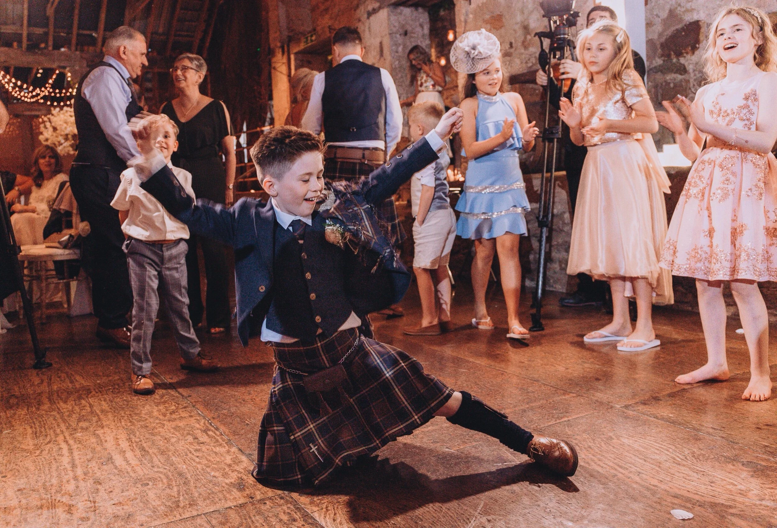 sarah and Bryan dancing_15.jpeg