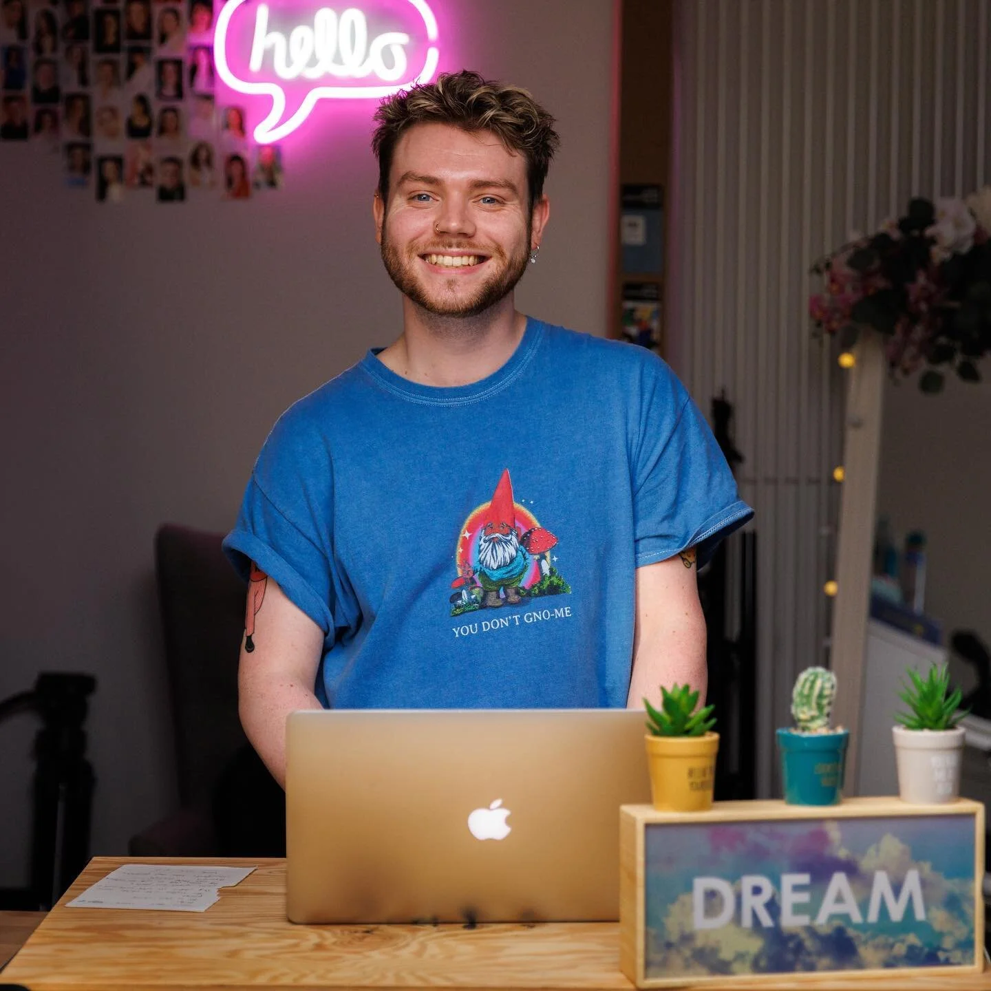 It&rsquo;s been great having Euan on board helping around the studio recently 📸🙌🏼 @euankinloch 

#meettheteam #team #goldvisualsuk #photographystudio #assistant #glasgow #friends