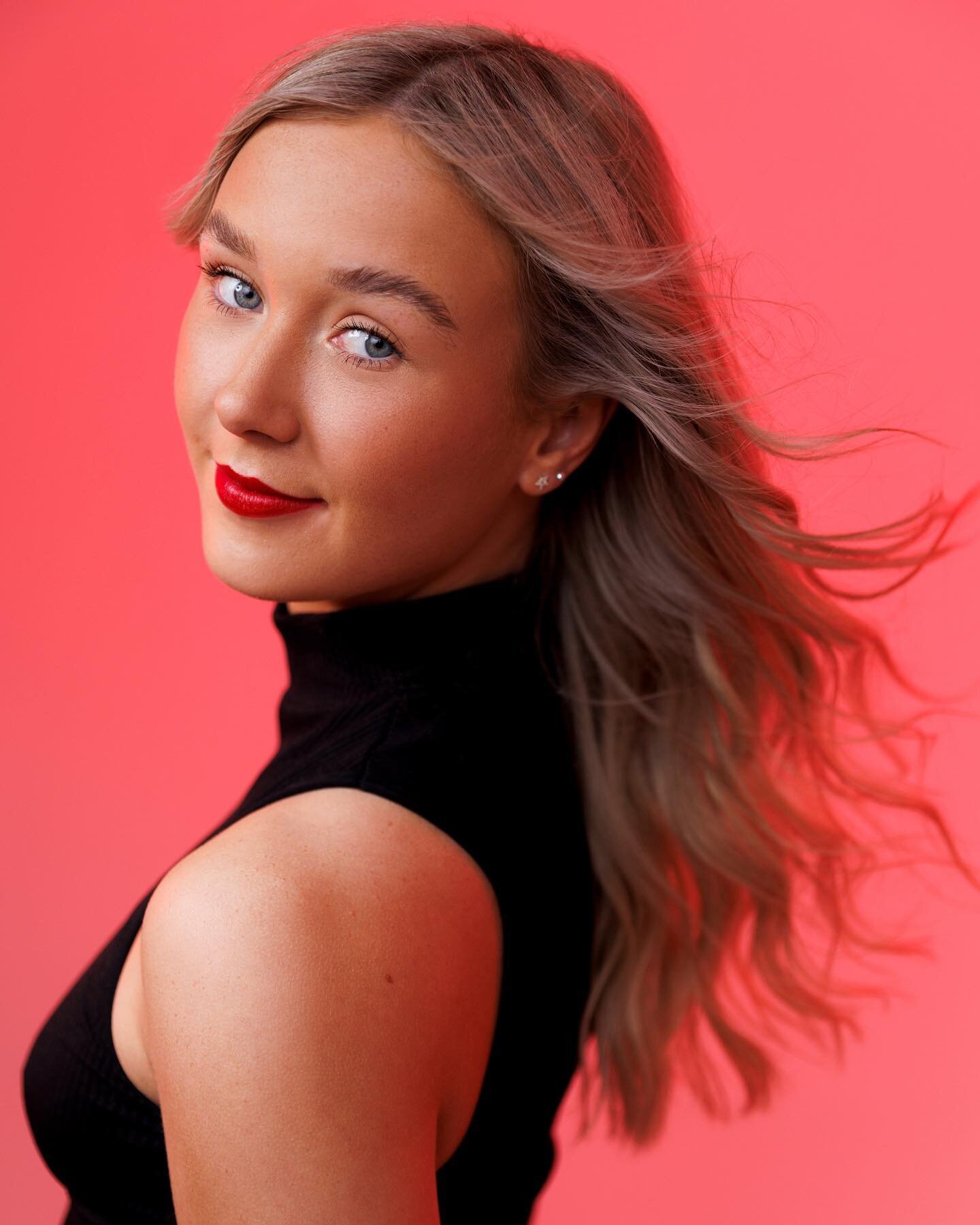 Lil bit of red 💃🏼 

@sophieeewest 

#headshots #portrait #portraitphotography #performer #dancerphotography #dancephotography #red
