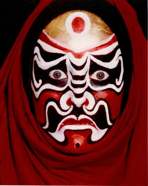  Chinese Opera by Ellis Faas Do you continue to practice the art of the selfie ? I still sometimes take self-portraits, but only for press or to illustrate articles, I'm bored of my face. Selfies are all over the place and I find it very narcissistic. If I take one, then it is with the people I love and for my own memories, not to be shared with the world.