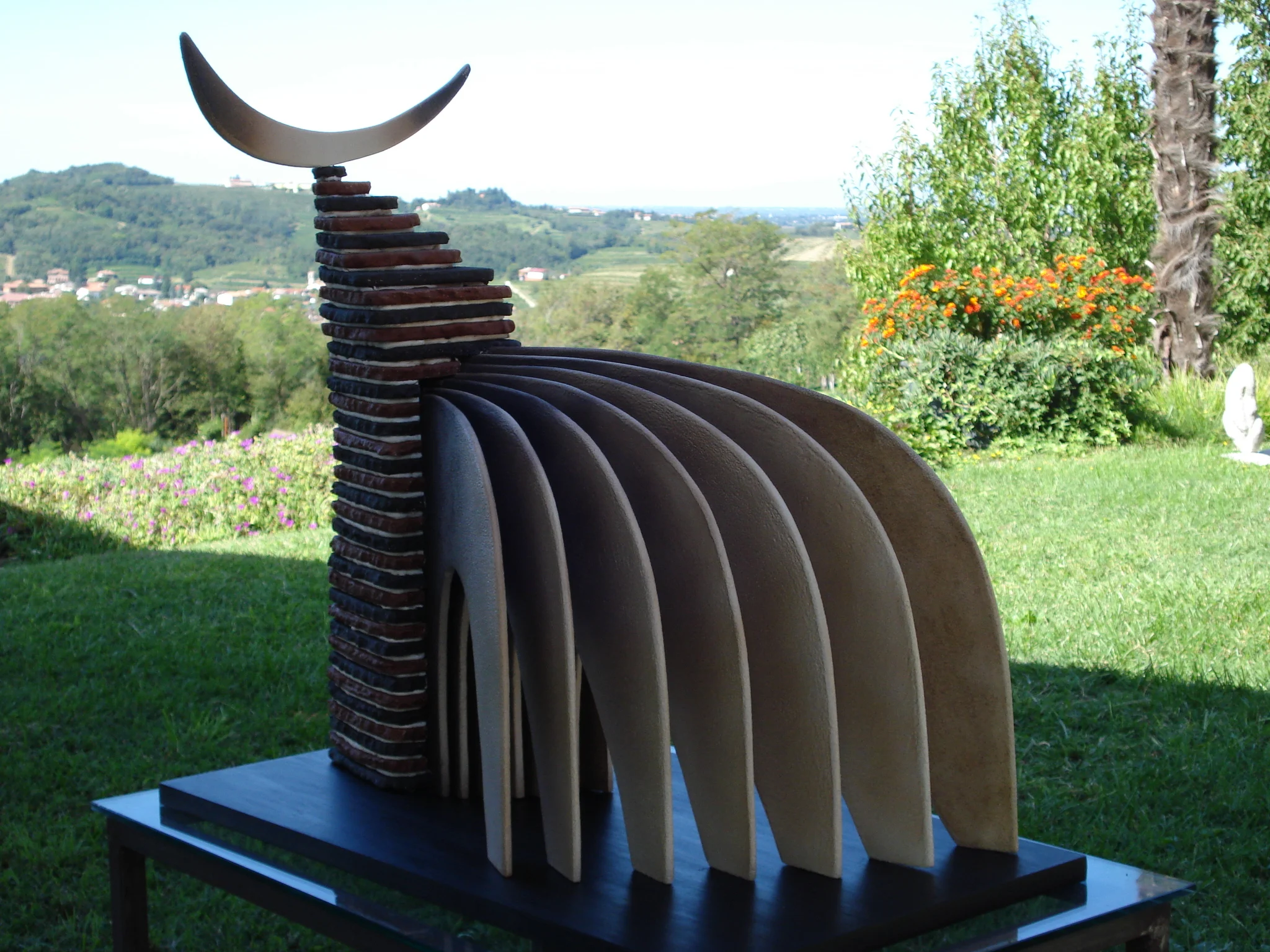 apis, 67x34x74, fire clay, glaze 2007.JPG