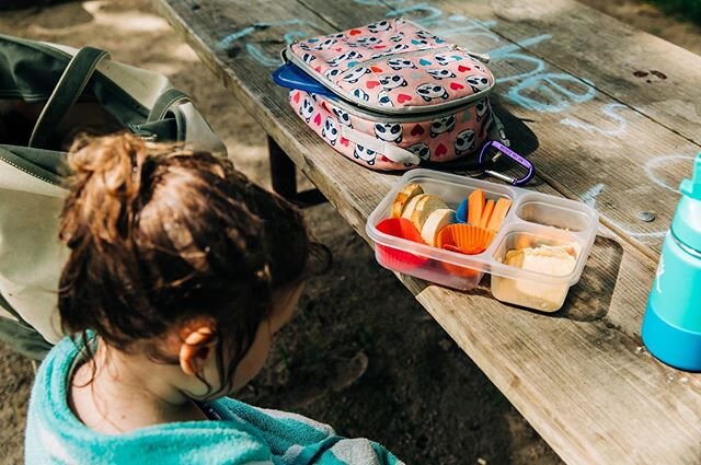 I&rsquo;ve learned the hard way. Never. Ever. Forget to pack snacks. And pack more than you need because the day you don&rsquo;t, is the ONE time they actually eat all their food. #tipsforadventuringwithkids #packallthefood #1000hoursoutside #beachda