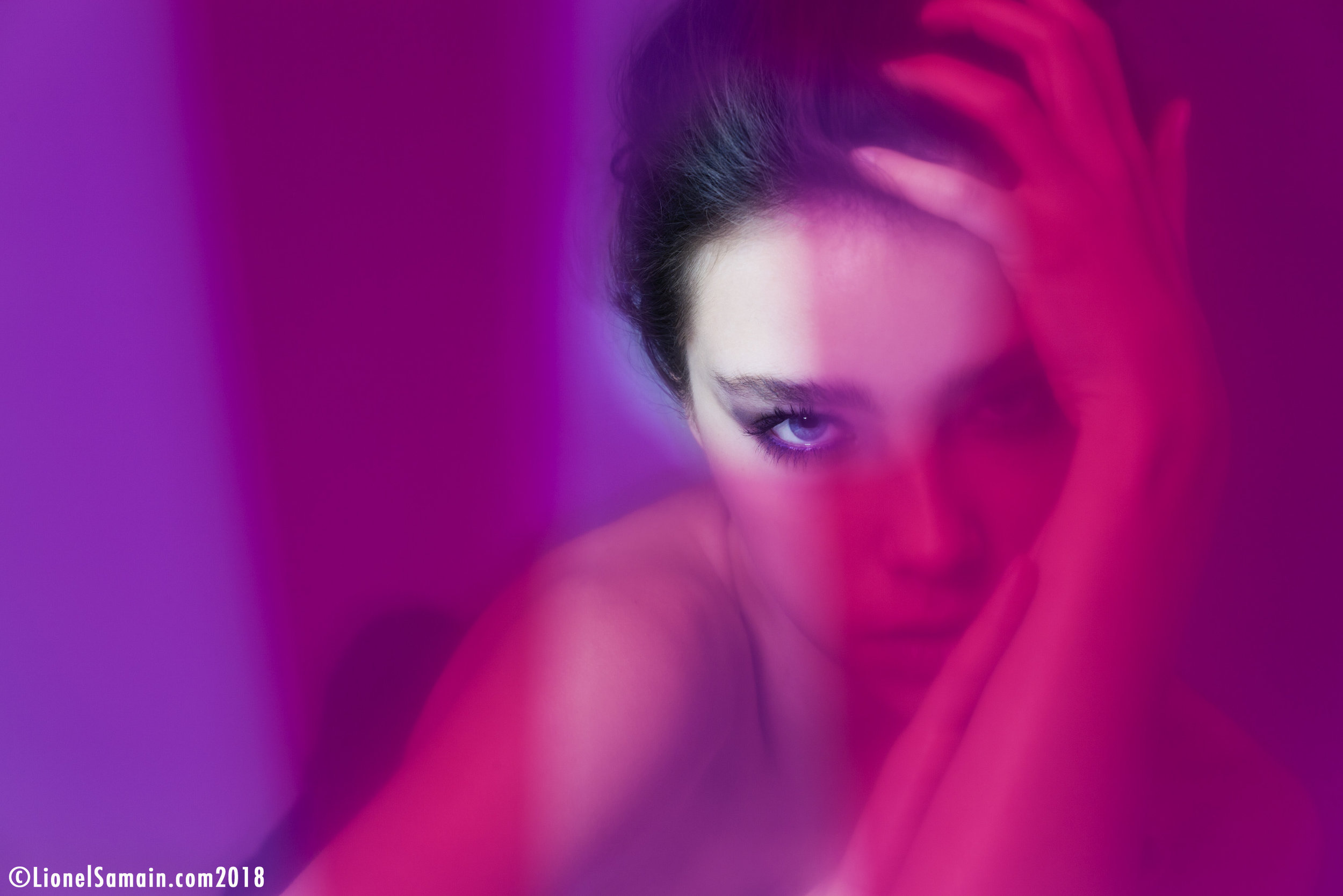 Pretty in pink. Isn’t she? With model Sofia Mazur (@mlleagency) & mup + hairdesigner Jr Queiros in studio Onziemelieu 