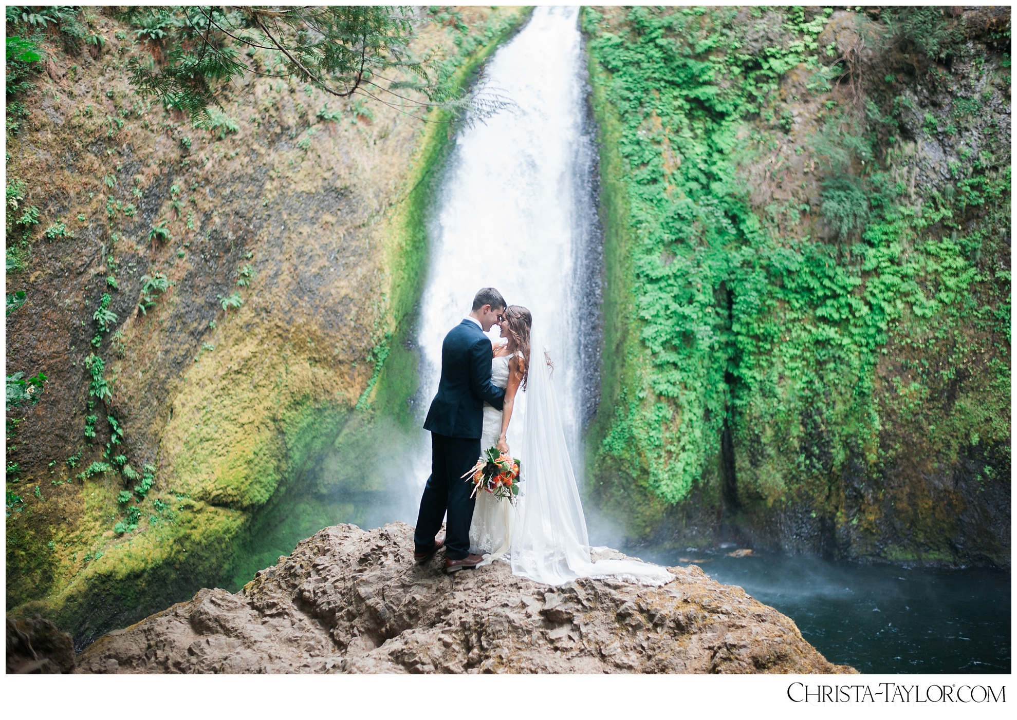 wahclella falls elopement_0628.jpg