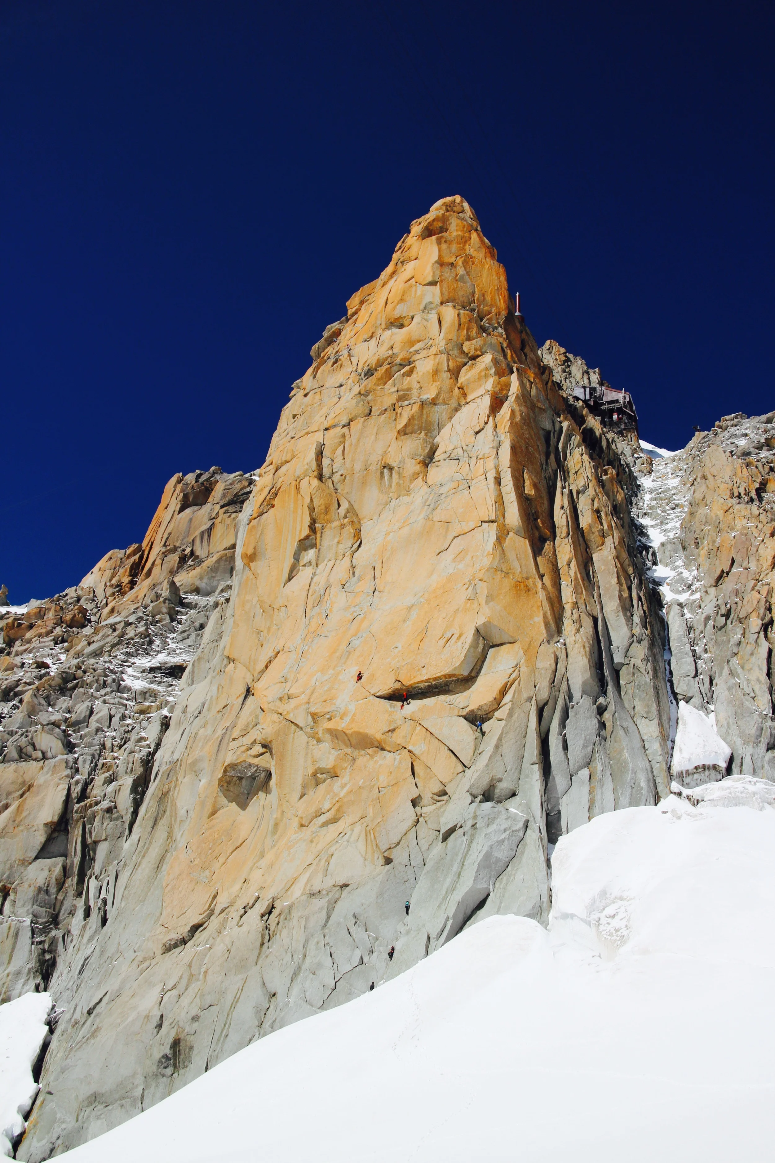 Massif du Mont-Blanc - French Alps/The name Baroque comes from the Portuguese barocco - which designates a pearl of irregular shape.