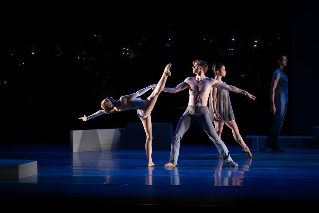 BalletDesMoines-2022-OfGravityandLight-Preview-06.jpg