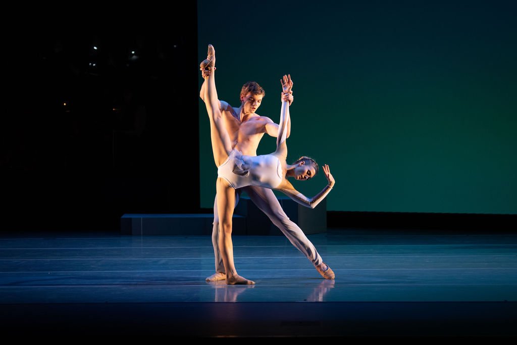 BalletDesMoines-2022-OfGravityandLight-Preview-13.jpg