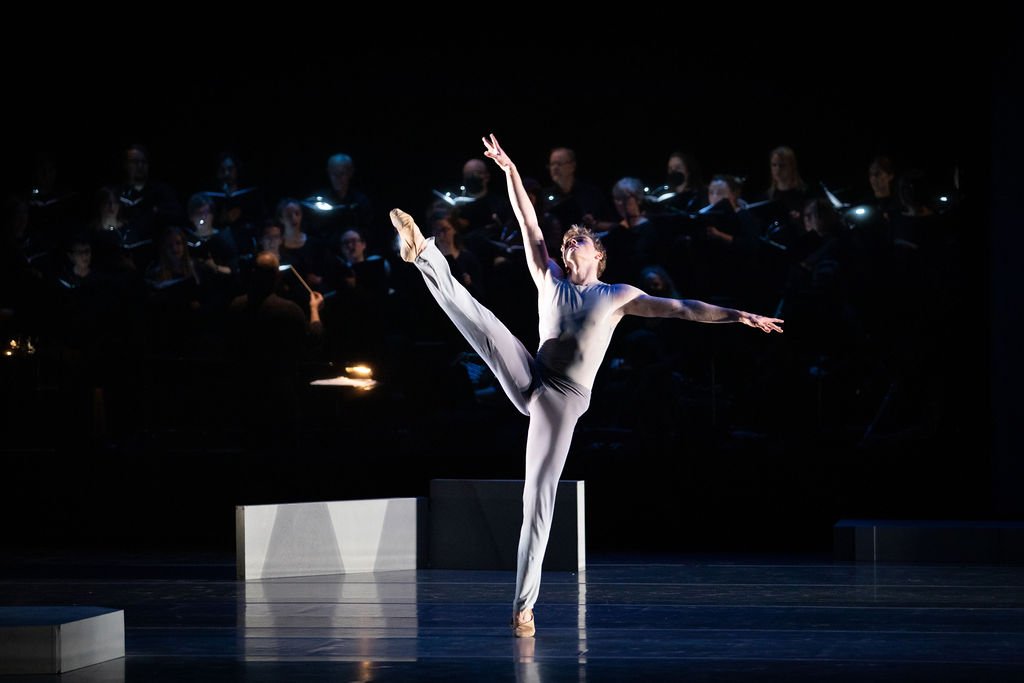 BalletDesMoines-2022-OfGravityandLight-Preview-24.jpg