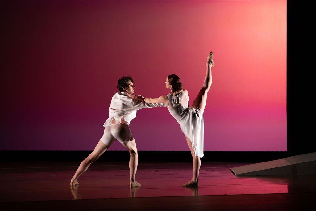 BalletDesMoines-2022-OfGravityandLight-Preview-32.jpg