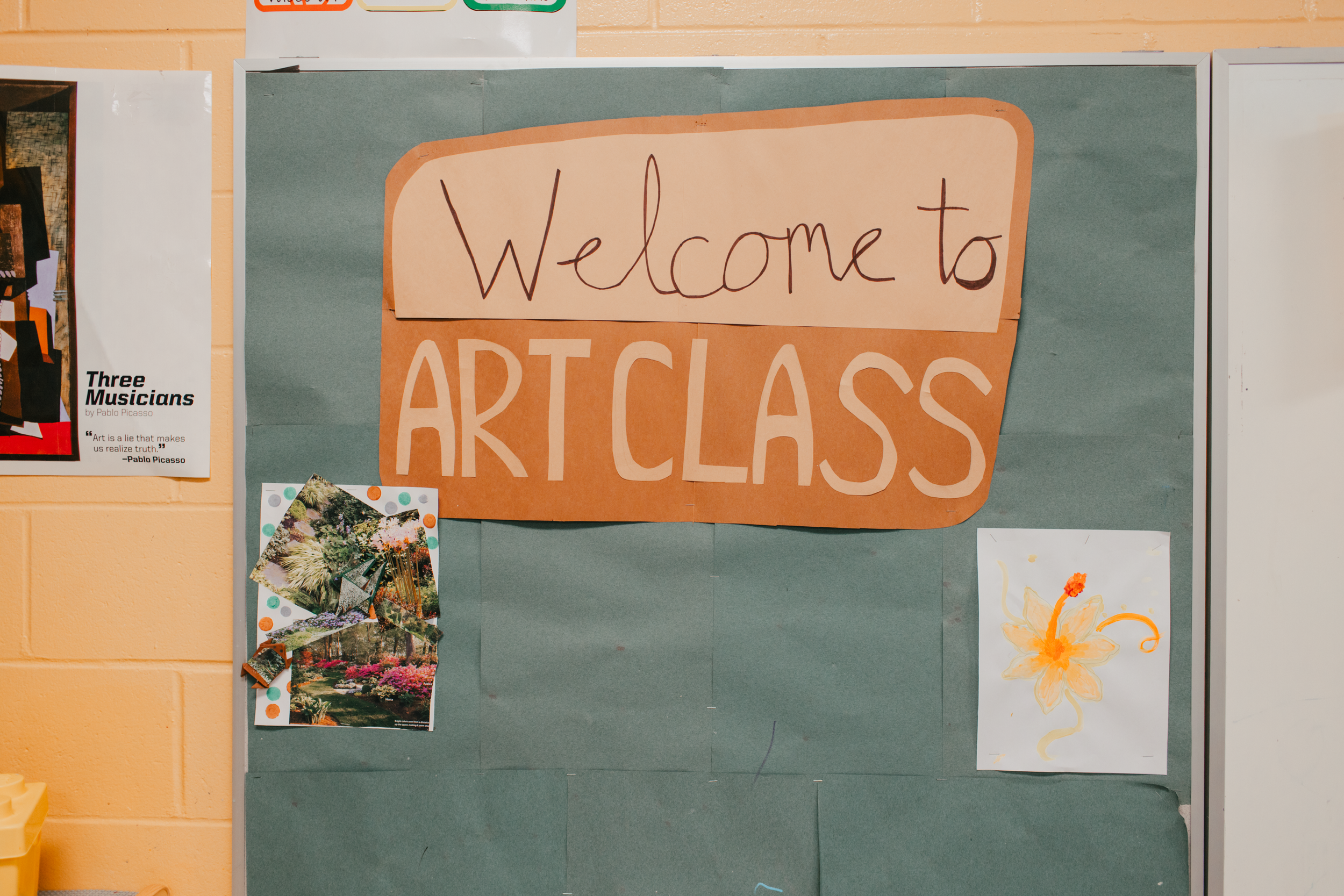 Ballet Des Moines Artist-in-Residence Olivia Valentine engages with students at Findley Elementary, based on a BDM collaboration with By Degrees Foundation.