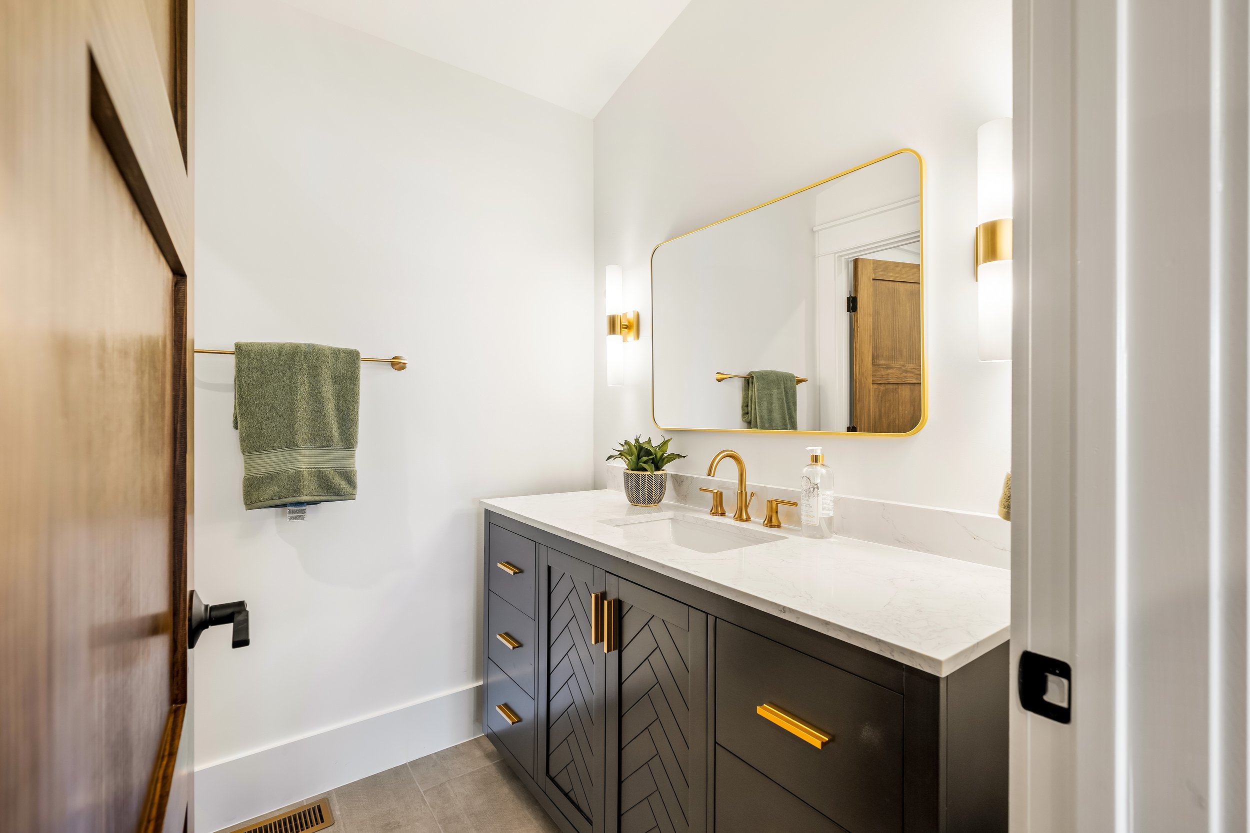 473CedarCt-028.jpg