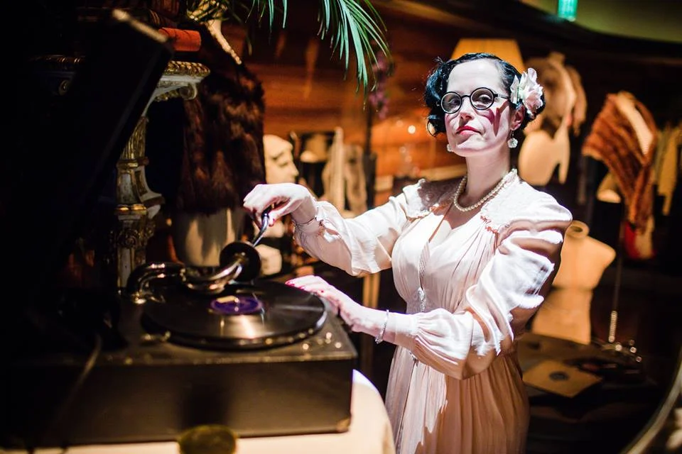 AUNTIEmaureenGRAMOPHONE.jpg