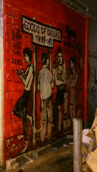Graffiti i stan: "Goods of Desire - Bo Bättre".